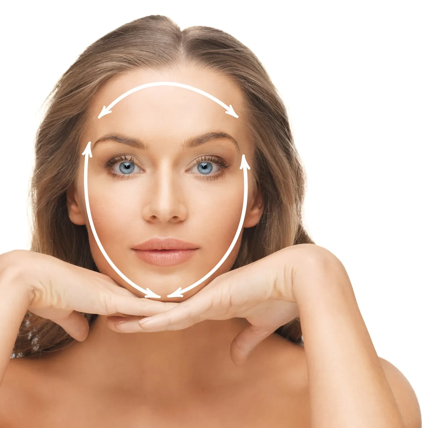 Молодая девушка с красивой и гладкой кожей и правильной формой овала лица